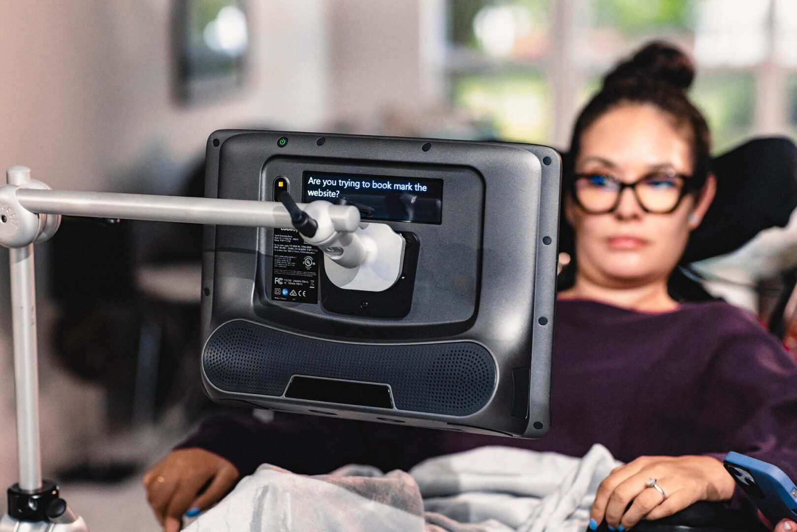 Une femme atteinte de la SLA suit un parcours de communication dédié