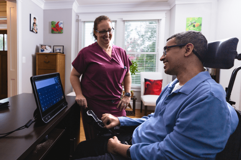 Utilisateur SLA équipé d’un dispositif de communication financé par la PCH