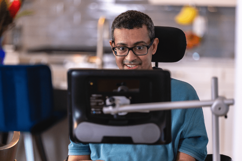 Solution de commande oculaire pour SLA éligible à la PCH